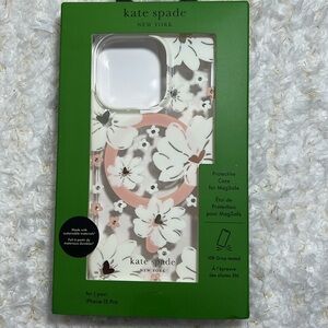 kate spade Protective Hard Shell case iphone 15 pro